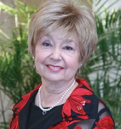 Portrait of Donnette Smith.